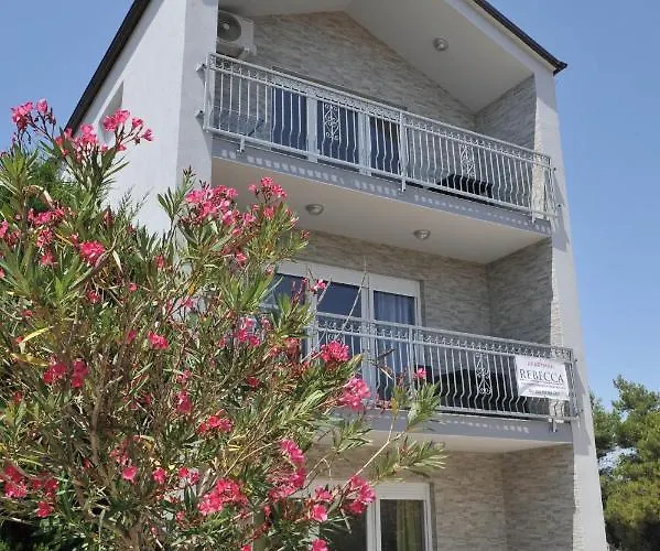 Apartment Rebecca Vir