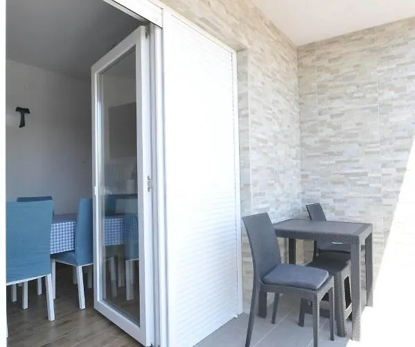 Rebecca Apartment Vir