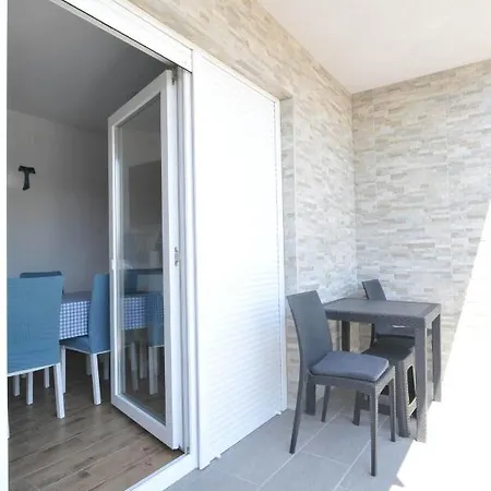 Rebecca Apartment Vir