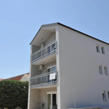 Apartament Rebecca Vir